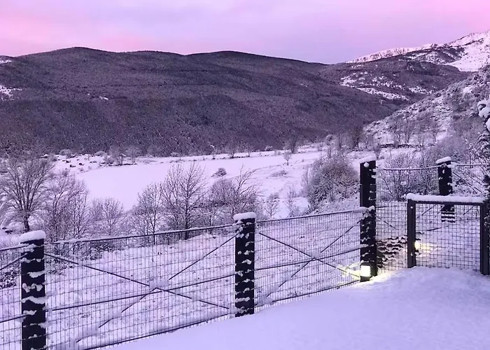 Holiday home Maison De Montagne & Vue D'exception Enveitg